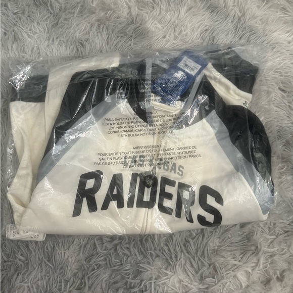 Las Vegas Raiders Starter White/Black Overtime Raglan Full-Zip Track Jacket - Picture 3 of 3